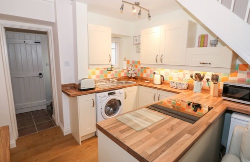 Penmachno Cottage | BWTHYN Y CWM, pet friendly, with open fire in Penmachno