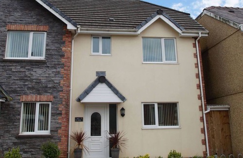 Ammanford House | Bwthyn y Gors in the beautiful Ammanford
