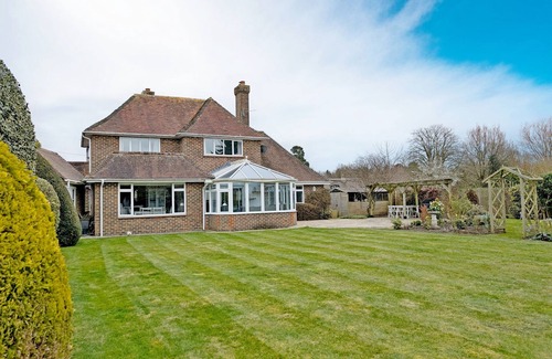 Chichester Cottage | By Harbour, Birdham - a family house that sleeps 7 guests in 3 bedrooms