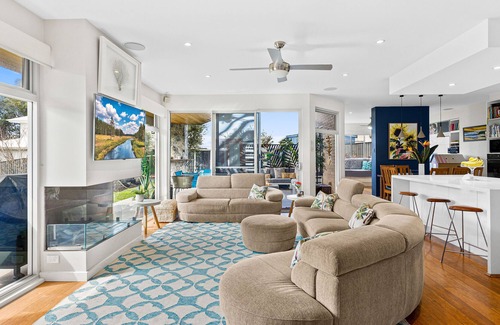 Thirroul House | By the Beach Holiday Home @ Thirroul
