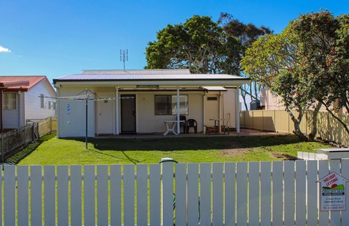 Crescent Head House | By The Lake Cottage Crescent Head