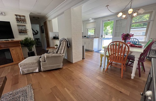 Conneaut Lakeshore Cottage | By the Lake Cottage
