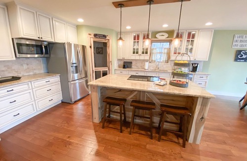 Hartwell House | By the Lake Lodge. 4 Bedroom/4 Bath.Enjoy fun on the lake.