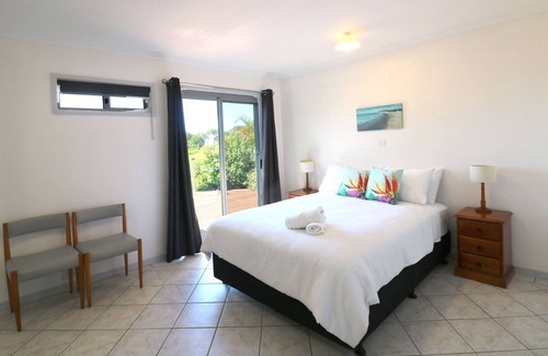 Eden House | By The Sea - 4 bedroom pet friendly home - 5+ nights
