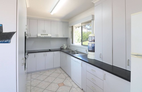 Eden House | By The Sea - 4 bedroom pet friendly home - 5+ nights