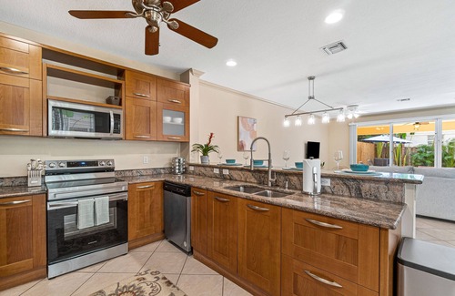 Lauderdale-by-the-Sea House | BY THE SEA VACATION VILLAS- VILLA RENZA 3 BED/TWO BLOCKS TO BCH PRIVATE POOL