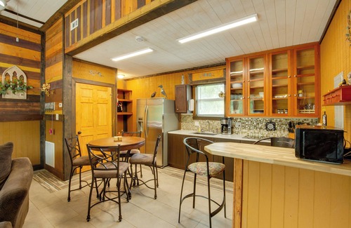 Lake Lafayette Cabin | 'Byrd's Nest' Lake Lafayette Escape w/Fire Pit