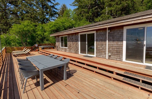 Gold Beach House | Byrdies Beach House - private beach and ocean view