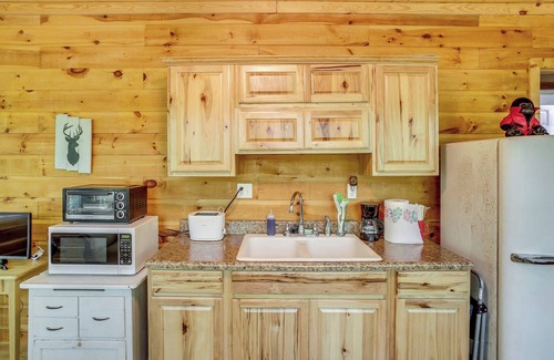 Byrdstown Cabin | Byrdstown Cabin - w/Fire Pit, Near Marina & Lake!