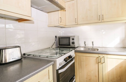 Pulborough Cottage | BYRE COTTAGE 3, family friendly, with pool in Storrington