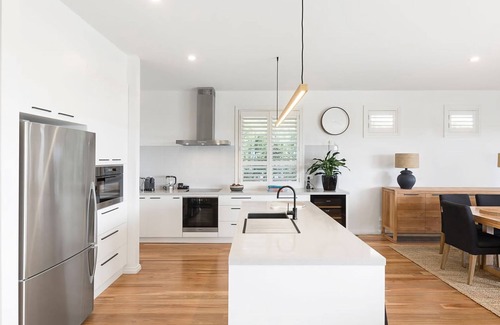 Mount Martha House | Byron by the Beach | Luxury Heated Pool and Views