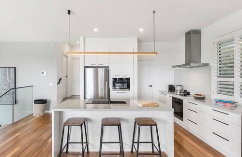Mount Martha House | Byron by the Beach | Luxury Heated Pool and Views
