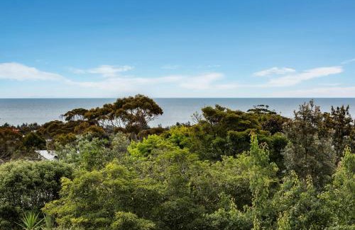 Mount Martha House | Byron by the Beach - Luxury Heated Pool and Views