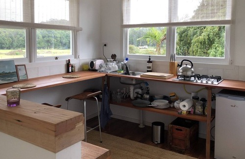 Byron Bay Cabin | Byron country cottage 2, 3km to Byron Bay, self-contained, bikes available
