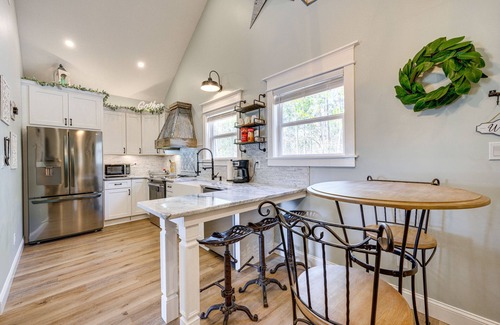 Crawford County Apartment | Byron Getaway w/Fire Pit - Near MGA & Mercer!