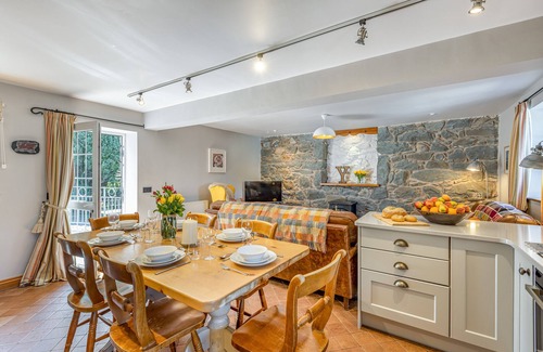Garn Fadryn House | Bythynnod Sarn Group Cottages