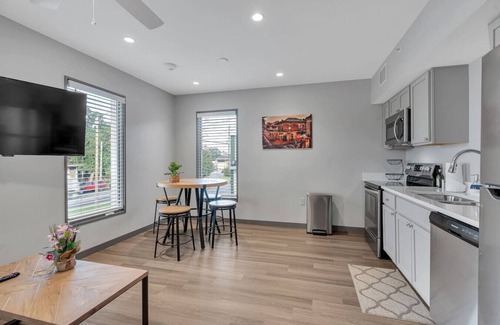 New Orleans Hotel | Bywater | Entire 2nd Floor, 4 Units, Sleeps 28!