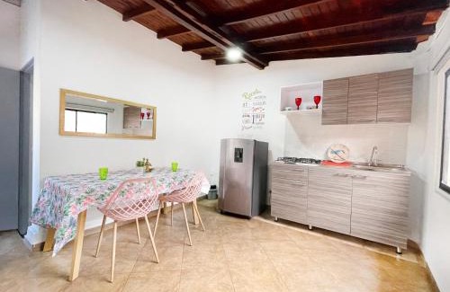 Belen Apartment | Cálido, familiar, al frente del Centro Comercial Los Molinos en Belén, Medellín