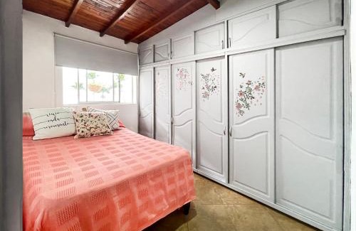 Belen Apartment | Cálido, familiar, al frente del Centro Comercial Los Molinos en Belén, Medellín