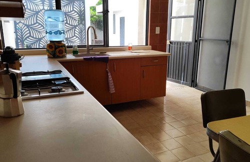 Downtown Queretaro House | Cómoda habitación privada con baño compartido a cerca de la UAQ en Querétaro