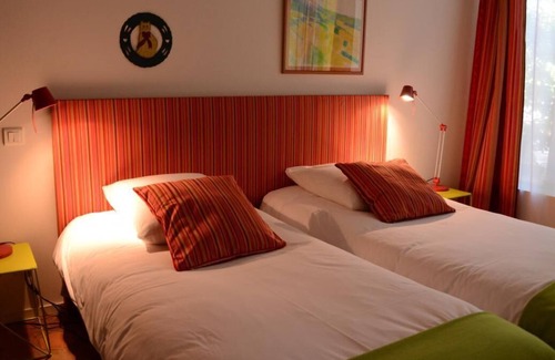 Laives House | Côté Cour - Laives - Gîte