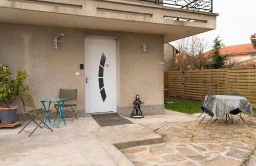 Le Coteau Apartment | Côté jardin 1 - Appartement avec Jardin