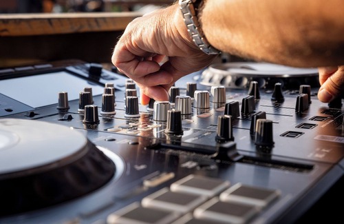 Neuvecelle Hotel | Côté Lac Hostel