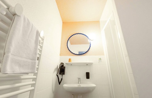 Neuvecelle Hotel | Côté Lac Hostel