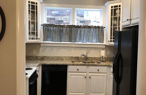 Historic District - North House | C 1821- 3 BR-2.5 bath SECURE PARKING. NEW REDUCED RATES July & Aug. Walk to all!