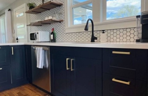 Lawrence House | [C] 2-Min from Lawrence City Style & CountryPeace