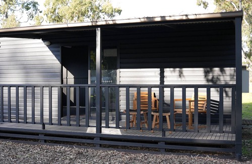 Stawell Hotel | C & C Parks Stawell, Lakeside setting