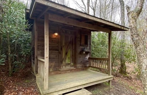 Newland Cabin | C & D Trivette's Cozy Cabin