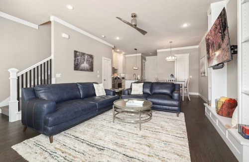 Downtown House | C Downtown - Walk/Ride to square - Bikes Available