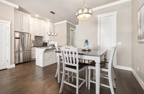 Downtown House | C Downtown - Walk/Ride to square - Bikes Available