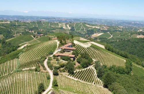 Trezzo Tinella House | C dra Topia the Grape Pergola House near Alba Charming house - Italy