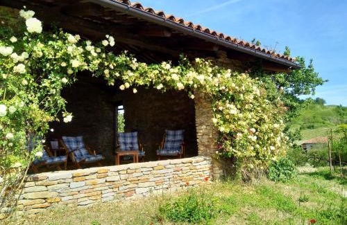 Trezzo Tinella House | C dra Topia the Grape Pergola House near Alba Charming house - Italy