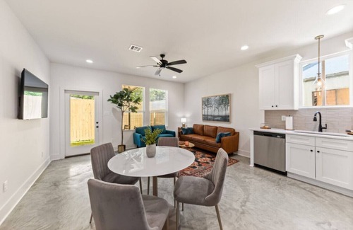 Lafayette House | C'est Bon House KING Bds Luxury Amenities Book Now