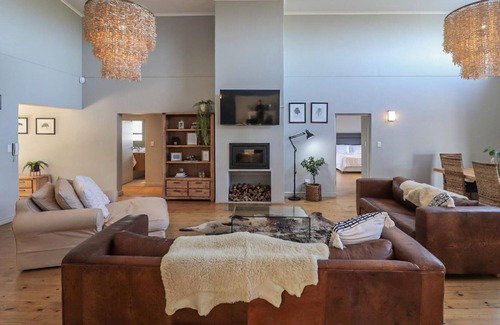 Onrus House | C'est La-Vie Villa in Onrus