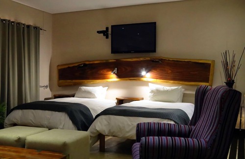 Otjiwarongo Hotel | C'est Si Bon Hotel