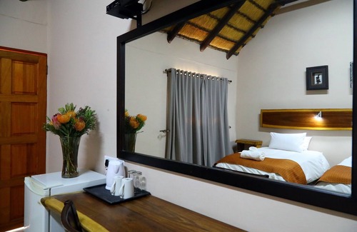 Otjiwarongo Hotel | C'est Si Bon Hotel