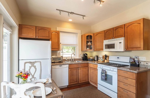Roseburg Bed & Breakfast | C.H. Bailey House