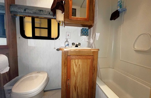 Burns House | C R Camper - Gateway Getaway