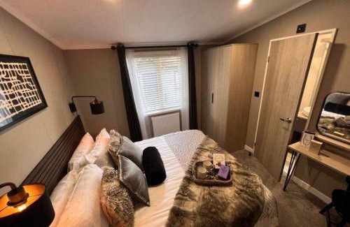 Bethesda Apartment | C03 - The Faraday with Hot Tub