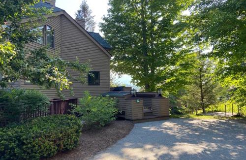 Bretton Woods Villa | C12 Homey Bretton Woods slopeside townhome for your family getaway to the White Mountains