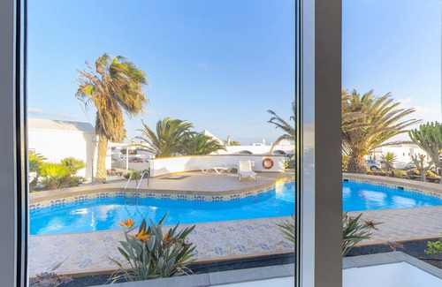 Charco del Palo House | C2, en pequeño complejo con piscina climatizada comunitaria a 100m del mar