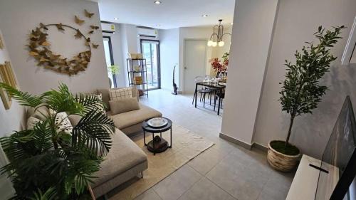 Chalong Apartment | C212 Relaxing Condo Rooftop Pool & Ocean Views