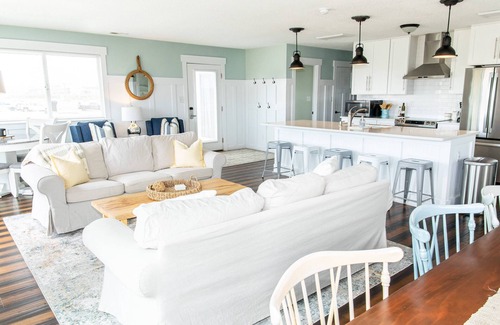 Carova Beach House | C9039 Bear Inn OBX. 4X4 Area, Wild Horses, Oceanfront, Hot Tub!
