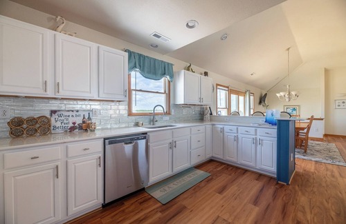 Corolla House | C9065 The Salty Sand Dollar. 4X4 Access, Wild Horses, Private Pool, Ocean Views, Wide Beaches!