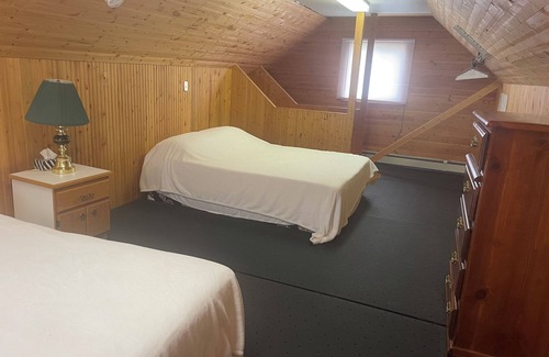 Saskatchewan House | 4 Season Cozy Rustic Loft Cabin along Last Mountain Lake. Pet friendly.
