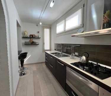 Bassano del Grappa Apartment | Ca' Del Vecio, in centro storico, Piazza Garibaldi